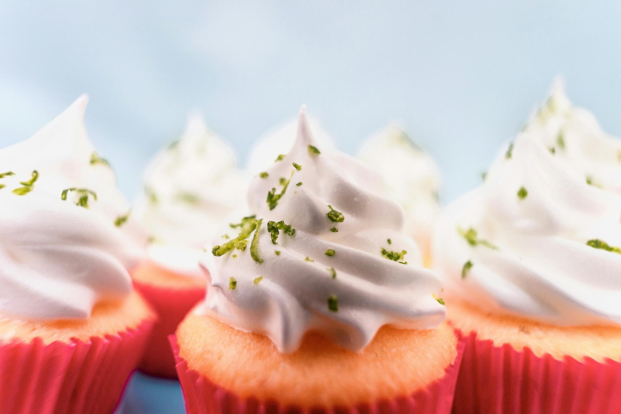 cake-display-refrigerator